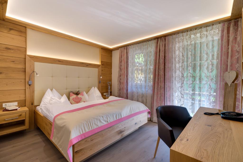 Hotel Fischerwirt Natur Waldspa ไฟสเตอเนา ห้อง รูปภาพ